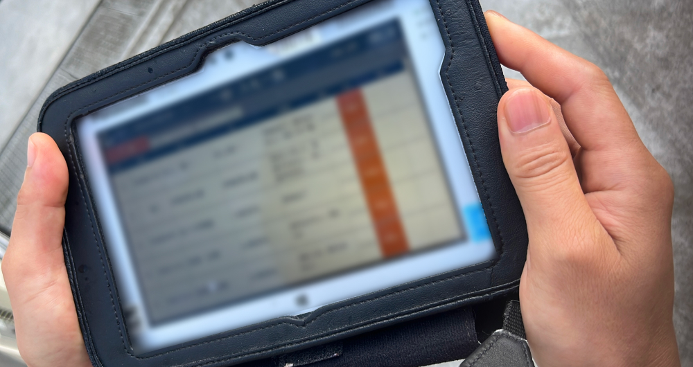 皆さんタブレットを手に、静かに入札を進めていらっしゃいました。